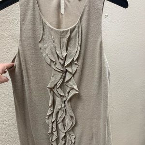 Pullover shirt with ruffle